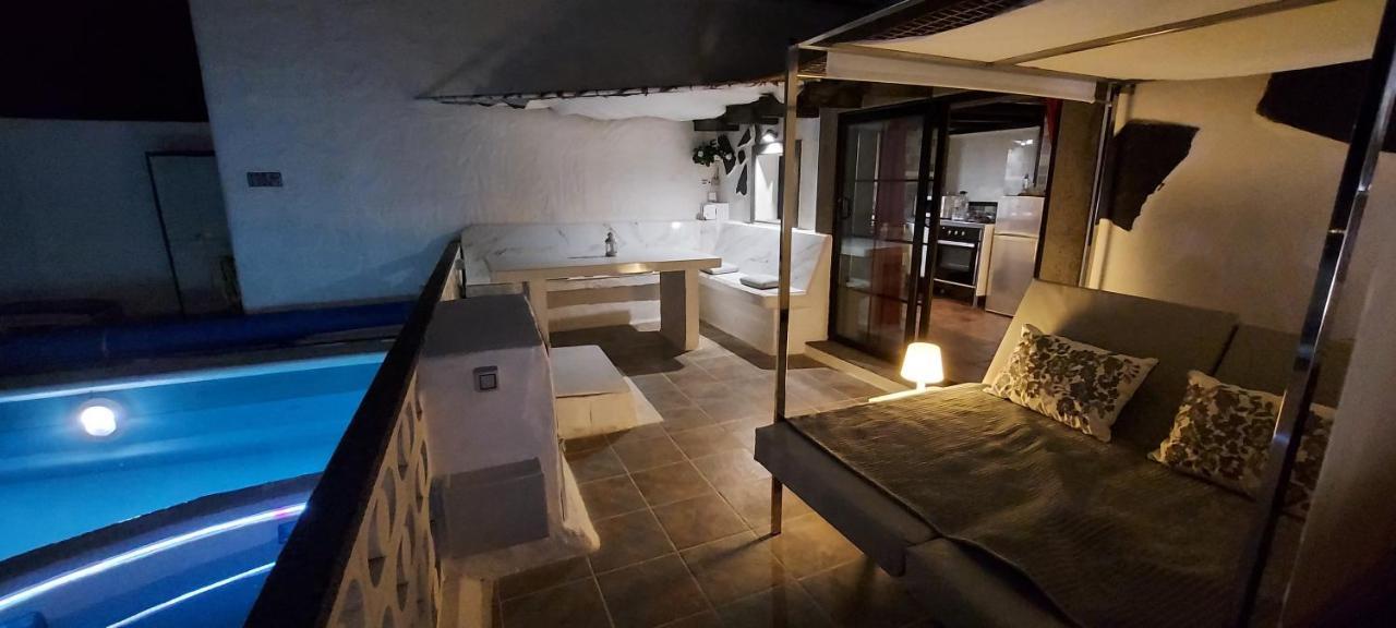 Aloelux !! - Private With Pool , Jacuzzi, Cinema, Massage ,wonderful View, Art Desing Hébergement de vacances Tías
