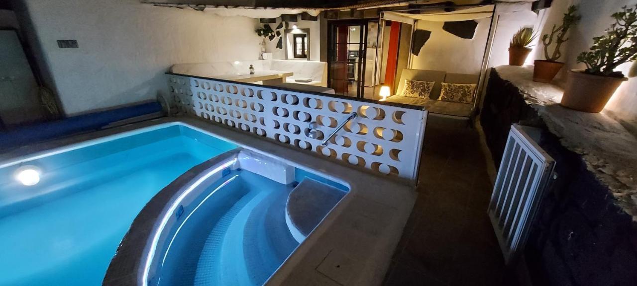 Aloelux !! - Private With Pool , Jacuzzi, Cinema, Massage ,wonderful View, Art Desing Hébergement de vacances Tías